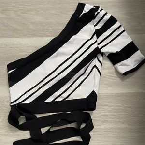 Bebe one sleeve crop top in XXS